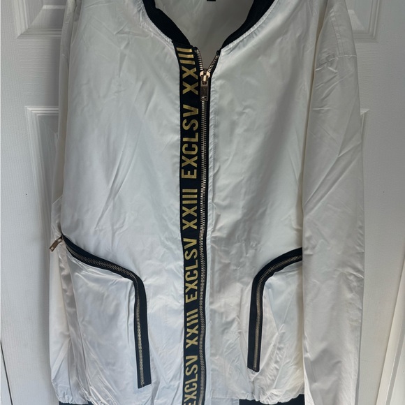 EXCLSV White Tracksuit with Black Accents - Picture 4 of 6